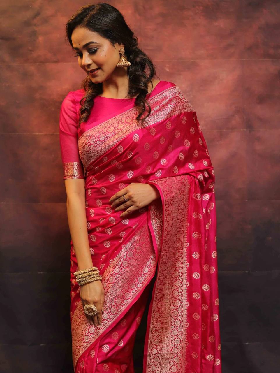 Organic Banarasi Wedding Saree – Lightweight & Breathable