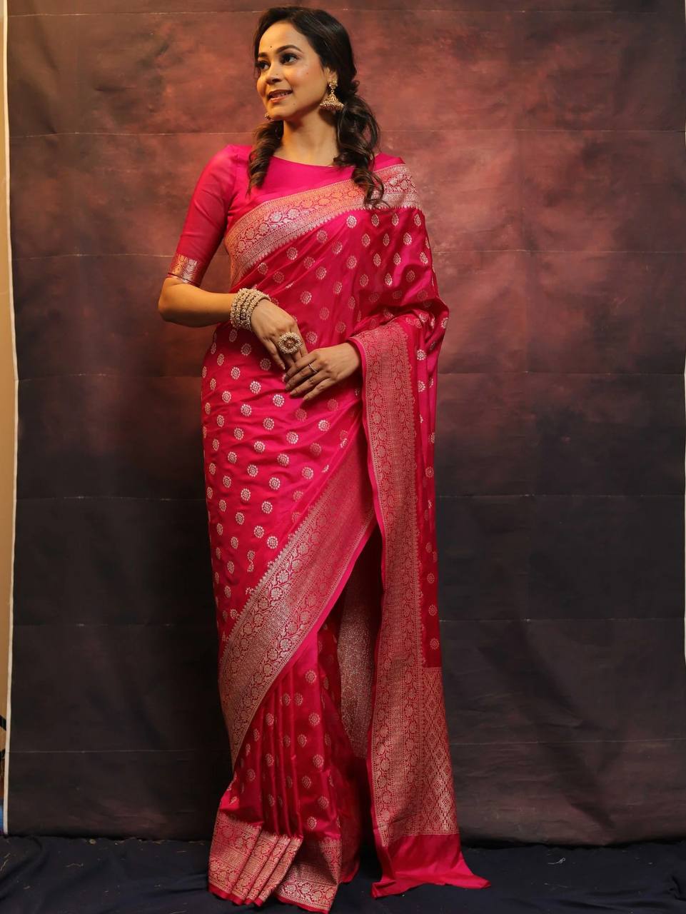 Organic Banarasi Wedding Saree – Lightweight & Breathable