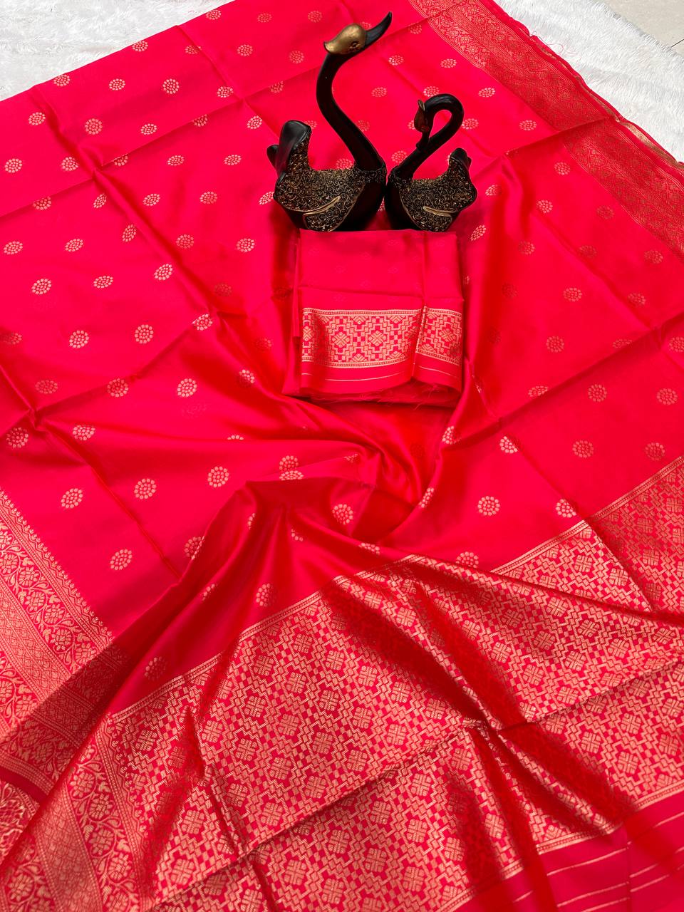 Organic Banarasi Wedding Saree – Lightweight & Breathable