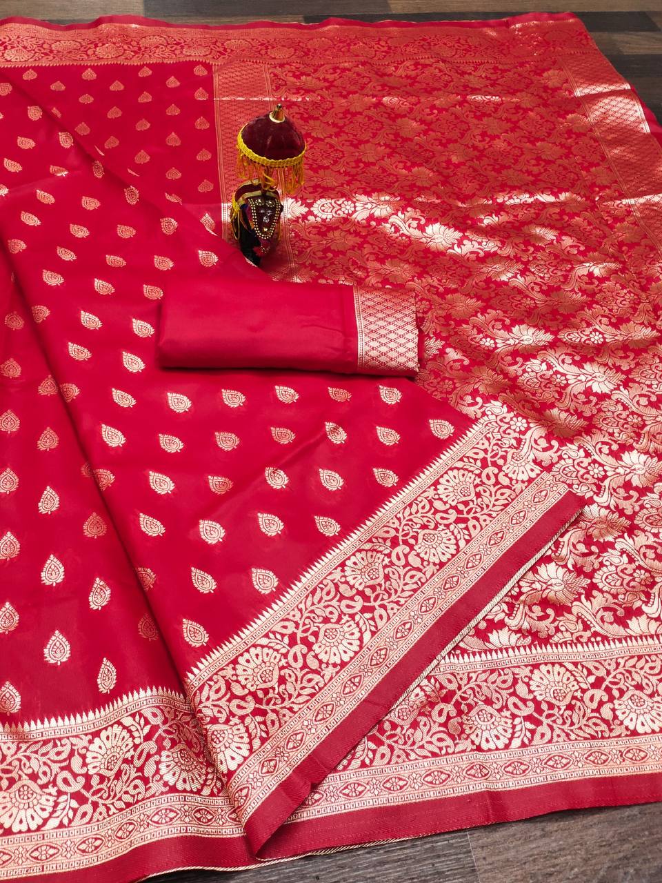 Organic Banarasi Wedding Saree – Lightweight & Breathable