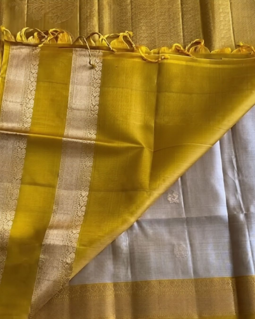Haripushpa Silk saree