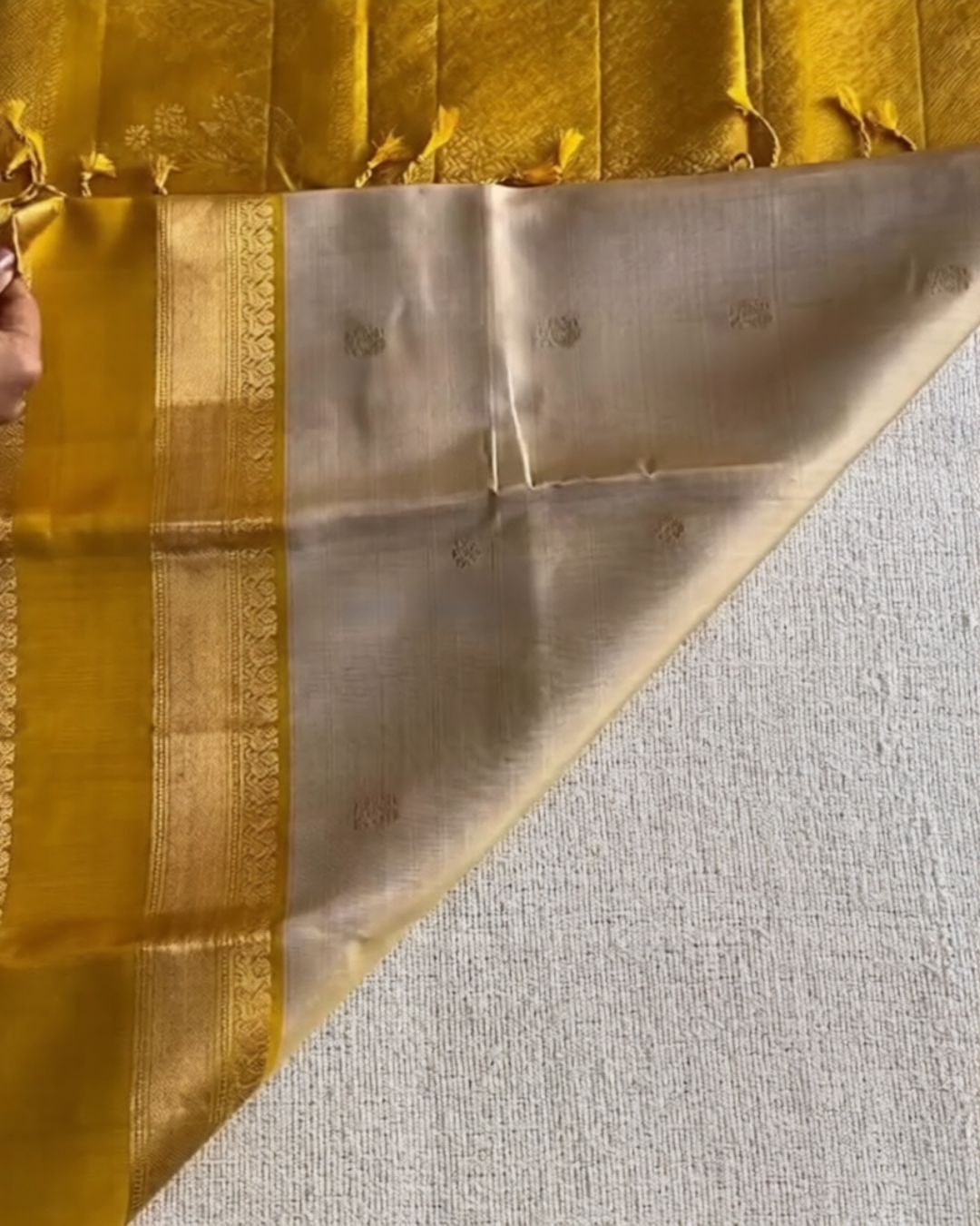Haripushpa Silk saree
