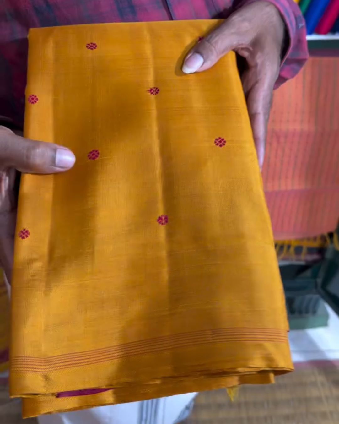 Oilmustured Weave Silk Saree