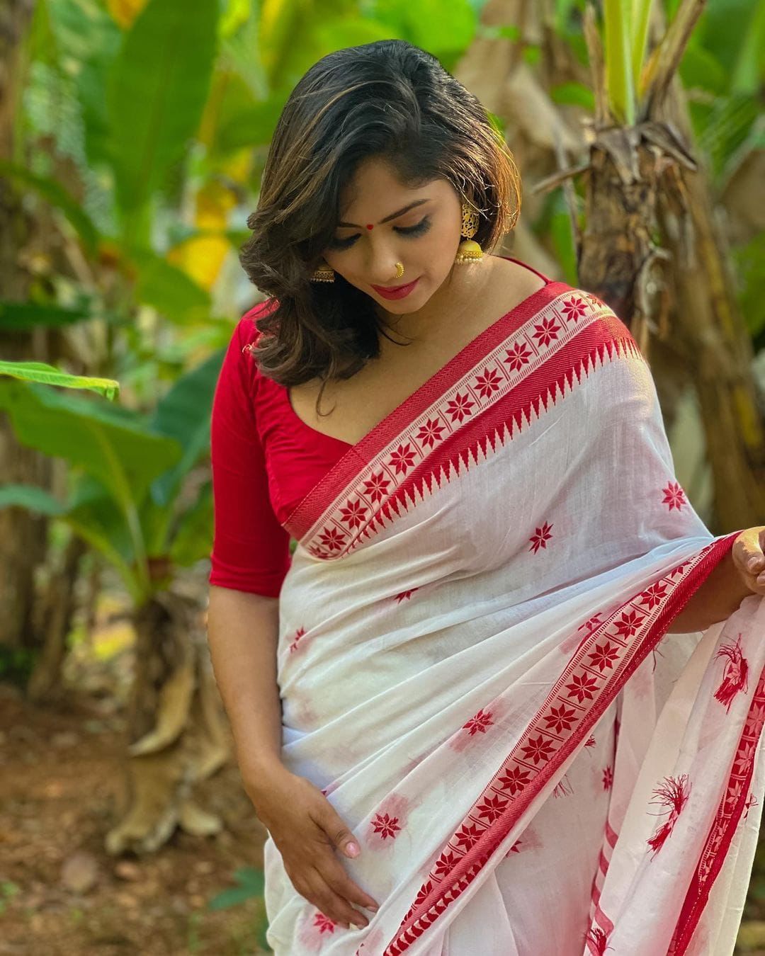 White Red Cotton Saree with Traditional Border