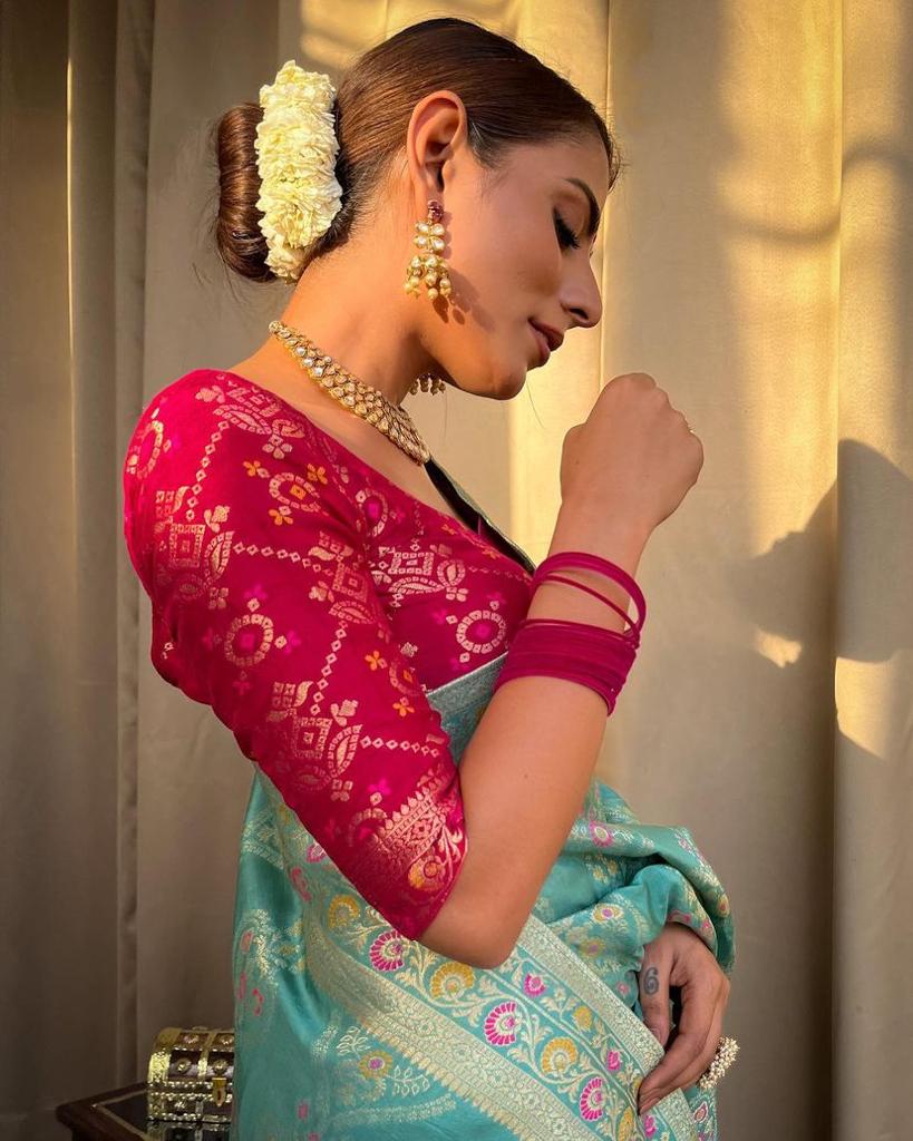 Graceful Banarasi Saree in Premium Lichi Silk