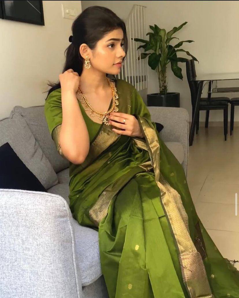 Elegant Comfort Organic Banarasi Lichi Silk Wedding Saree