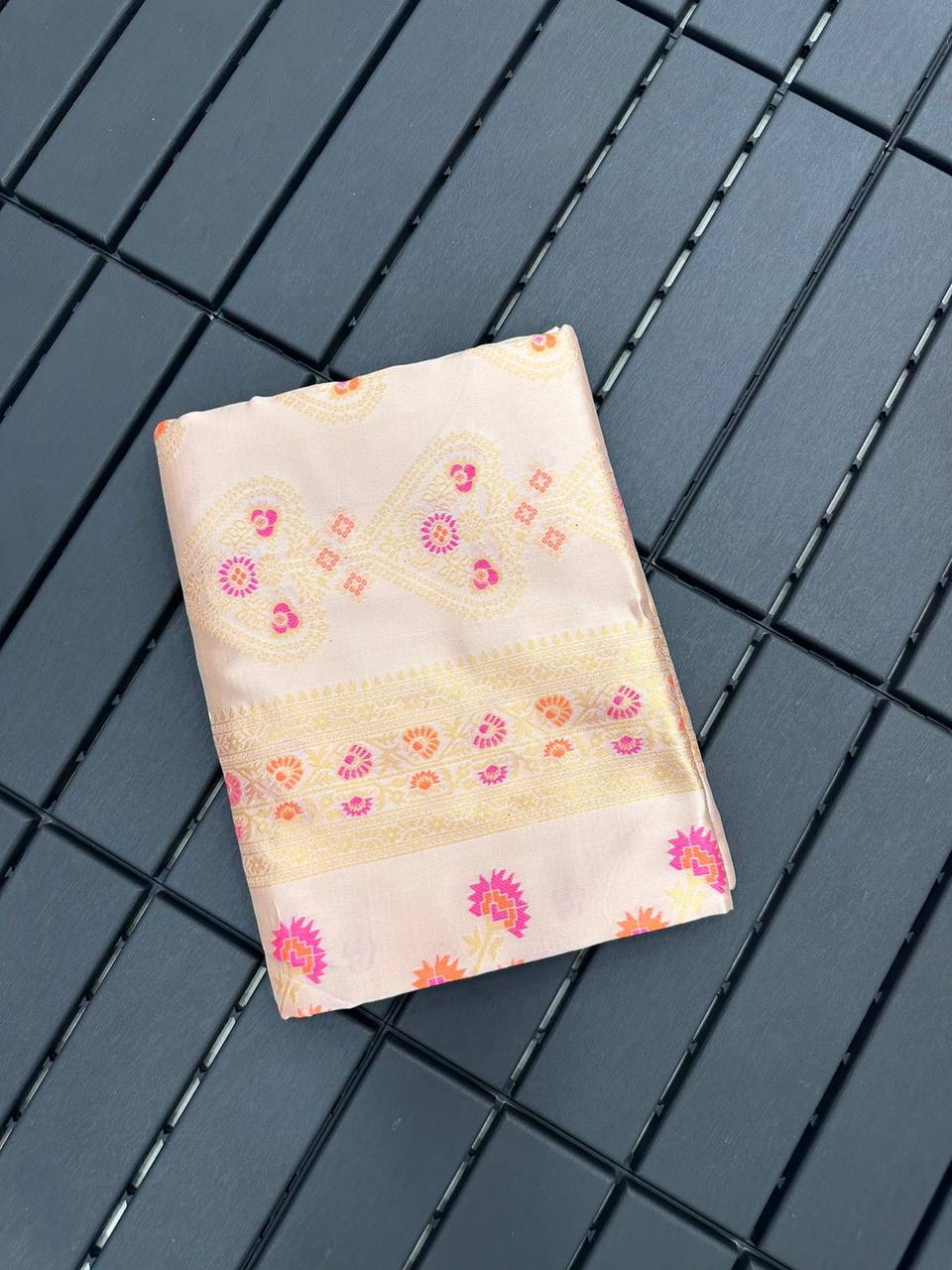 Graceful Banarasi Saree in Premium Lichi Silk