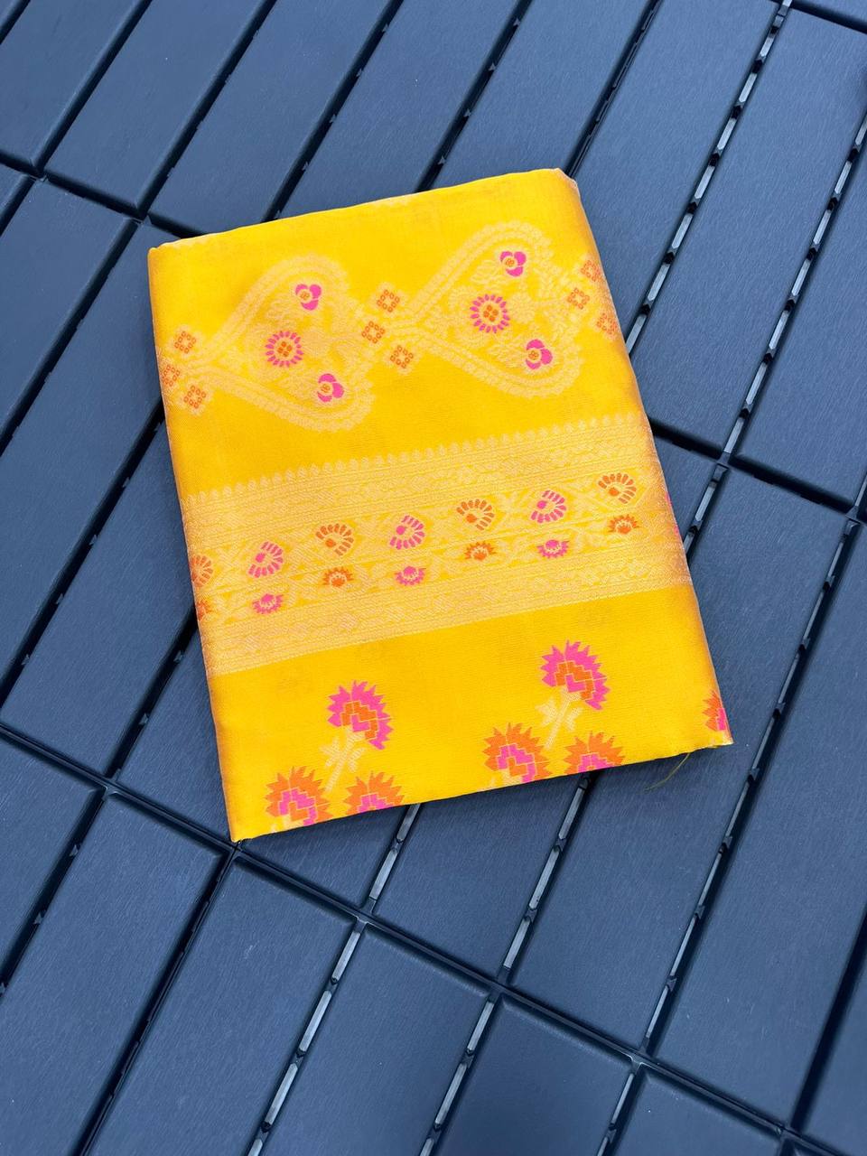 Graceful Banarasi Saree in Premium Lichi Silk