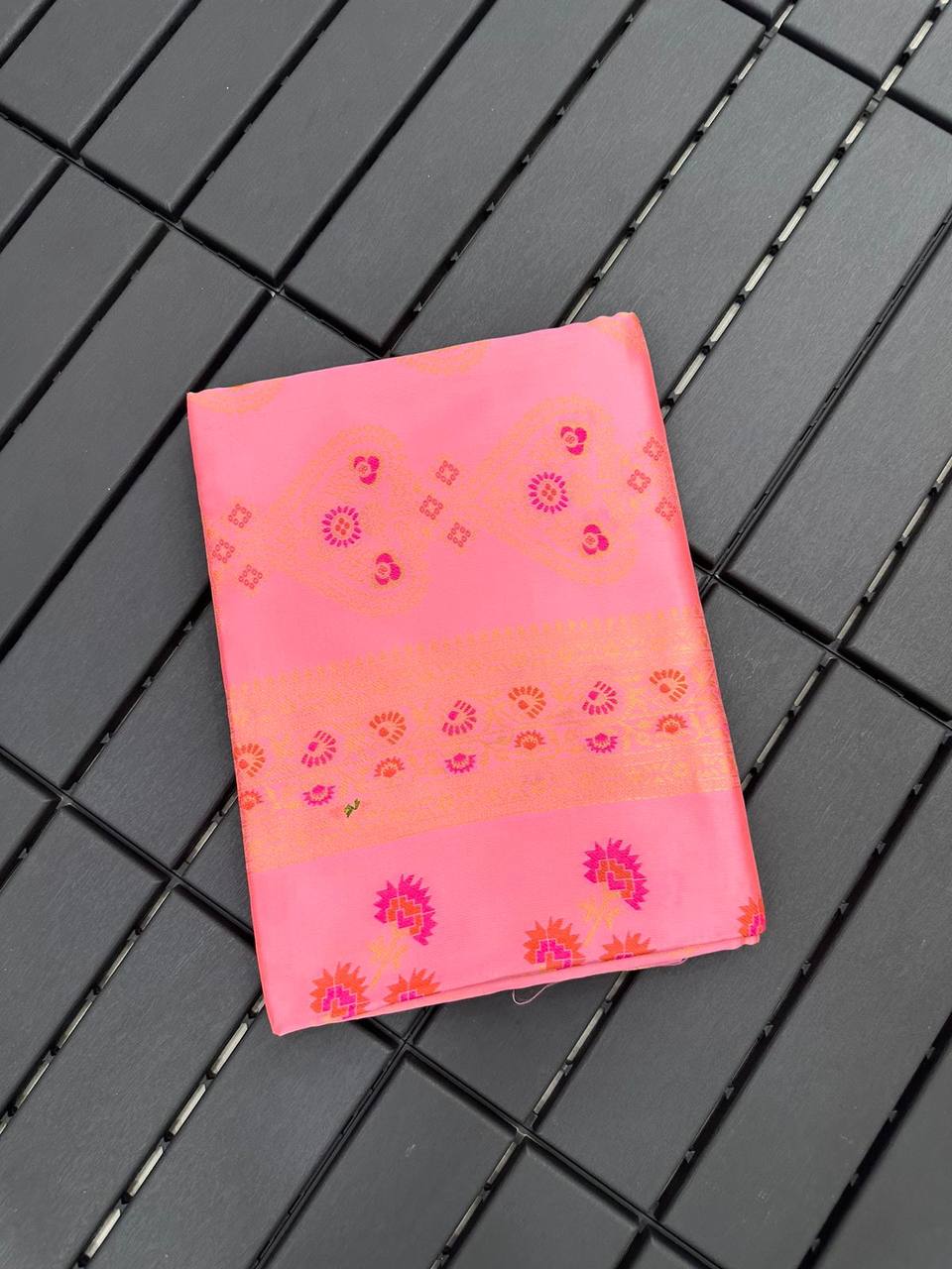 Graceful Banarasi Saree in Premium Lichi Silk