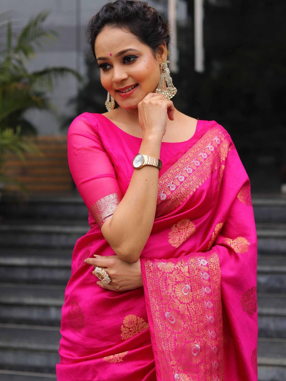 Soft & Lightweight Lichi Silk Banarasi Wedding Saree