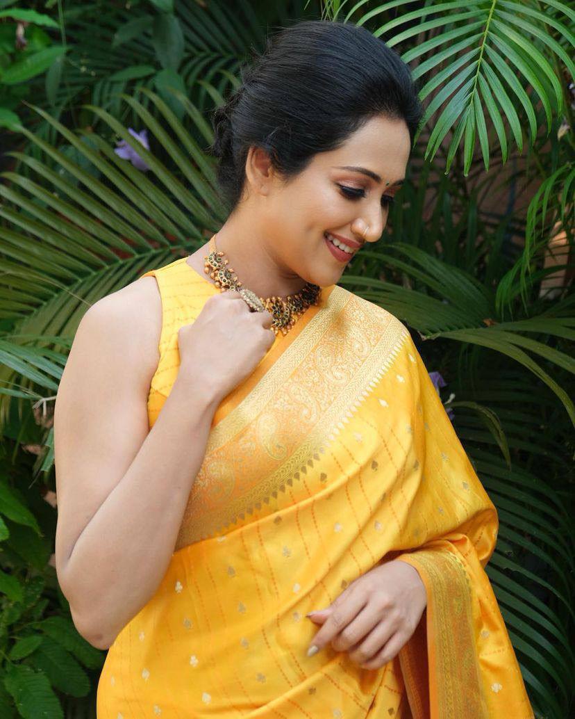 Organic Banarasi Lichi Silk Wedding Saree – Lightweight & Elegant