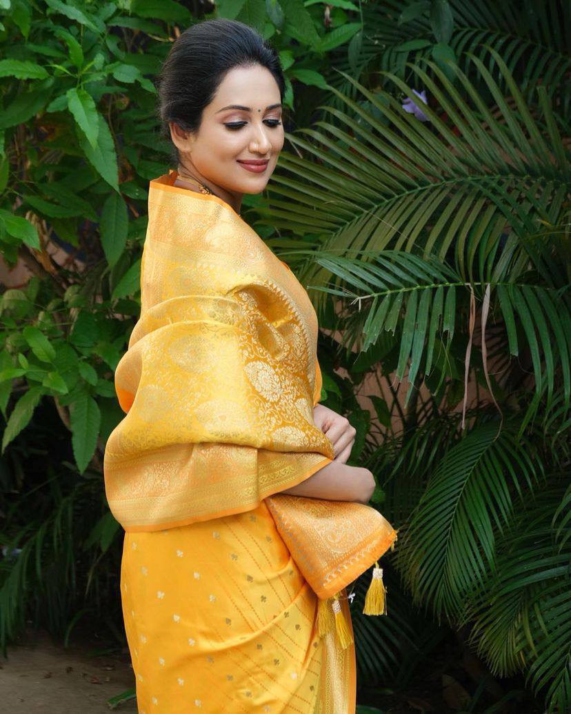 Organic Banarasi Lichi Silk Wedding Saree – Lightweight & Elegant