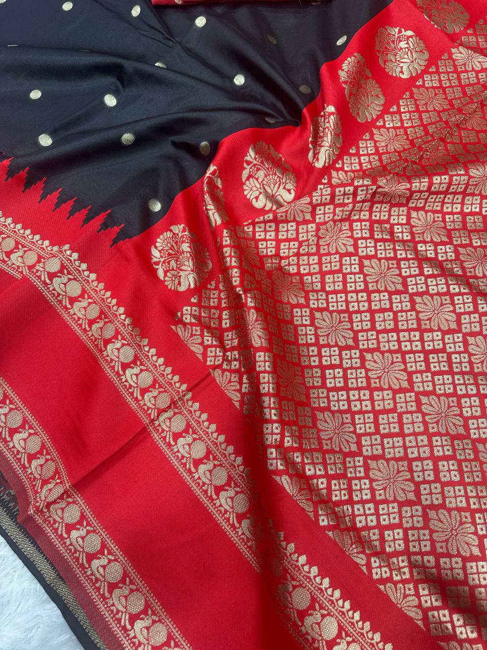 Elegant Comfort Organic Banarasi Lichi Silk Wedding Saree