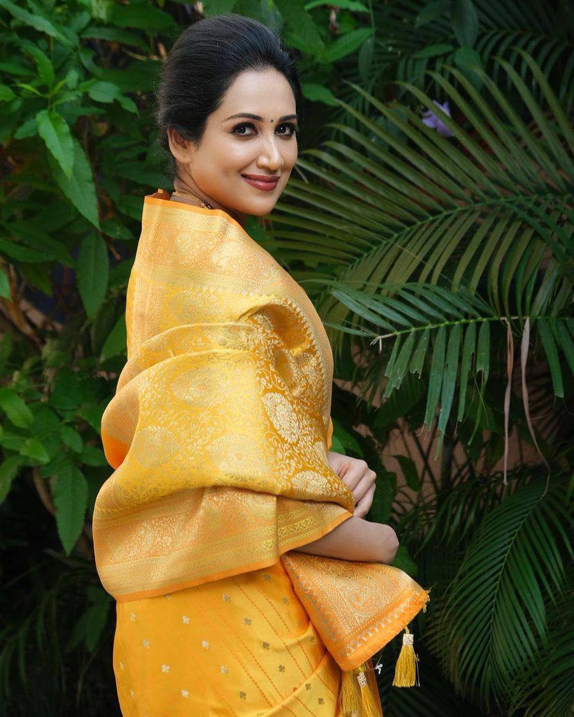 Organic Banarasi Lichi Silk Wedding Saree – Lightweight & Elegant