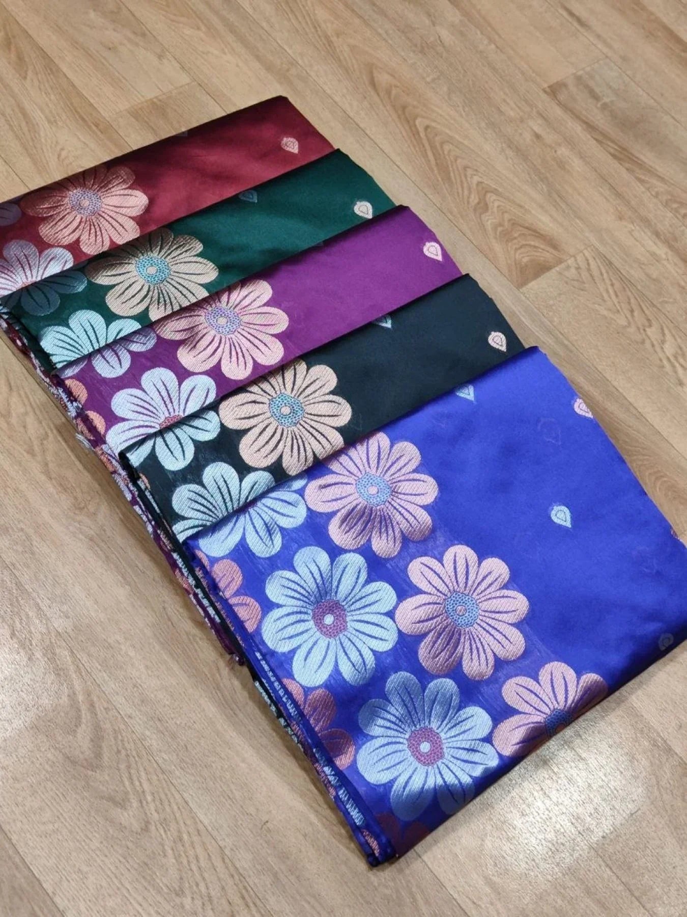 Stunning Soft Lichi Silk Saree With Rich Pallu & Jacquard Blouse